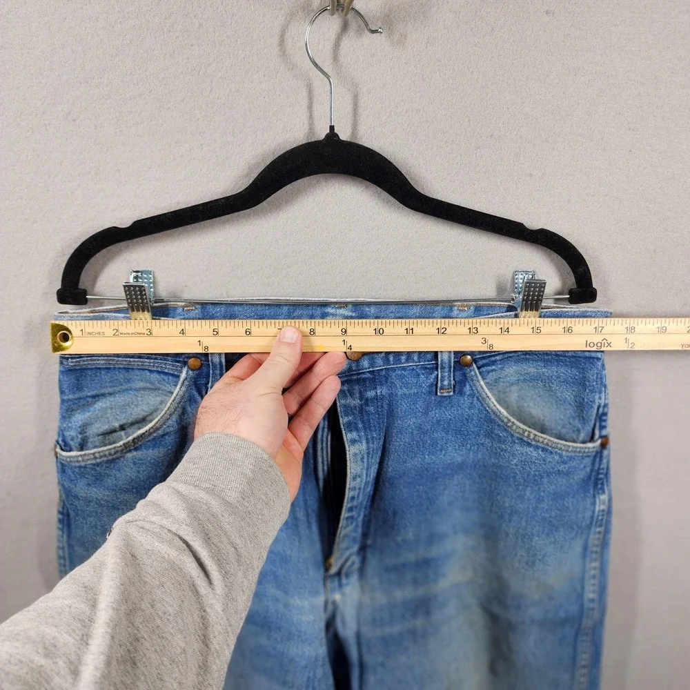 Vintage Wrangler Men's Jeans 36×32 Distressed Light Wash Frayed‎ Hem Wear - Picture 2 of 16